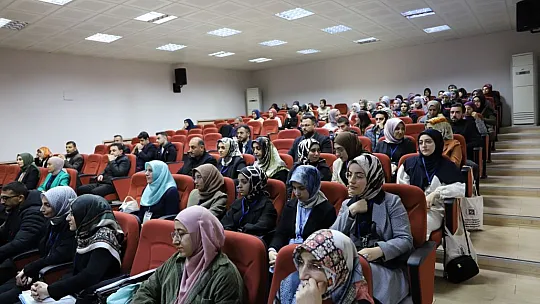 Felsefe ve din bilimleri lisansüstü öğrenci sempozyumu düzenlendi