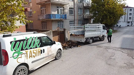 Elazığ İHH İnsani Yardım Derneği, yetim ve ihtiyaç sahibi ailelere soba ve odun yardımı ulaştırdı