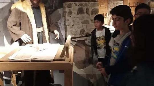 Elazığ'da Öğrencilerden Müze Ziyareti