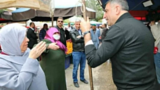CHP'li Erol pazarda vatandaş ve esnafı dinledi