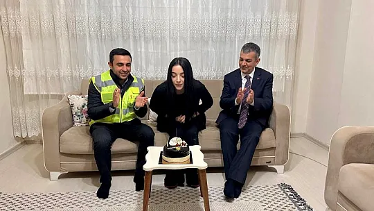 Prof. Dr. Keleş'ten Erol'a Sert Cevap: 'Ya olduğun gibi görün ya da göründüğün gibi ol'