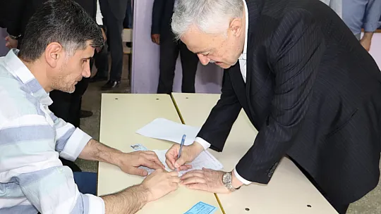Demirbağ, Oy Kullanıp Okulları Ziyaret Etti