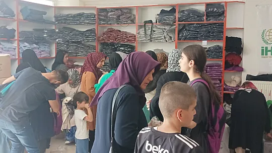 İHH'dan Yetim ve Muhtaç Ailelere Kıyafet Yardımı