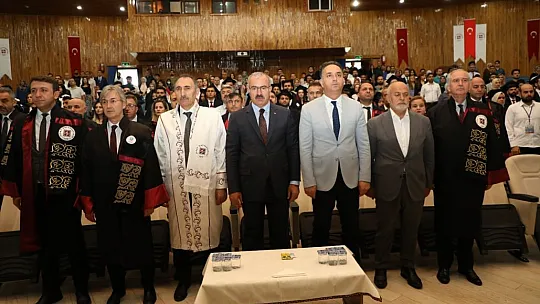 Fırat Üniversitesi 2021-2022 Eğitim-Öğretim Yılı Genel Mezuniyet Töreni Yapıldı