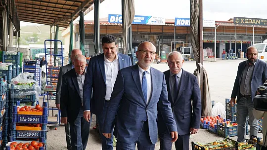 Vekil Adayı Sönmez, Fırat Üniversitesi'ni Ve Sebze Halini Ziyaret Etti