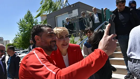 Bağımsız Aday Açık, Oyunu Kullandı