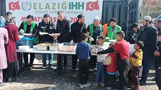 İHH'dan Depremzedelere Sıcak Yemek ve Sosyal Yardımlar