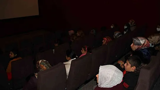 90 yaşında ilk kez AVM ve sinemaya gitti, o anlar tebessüm ettirdi