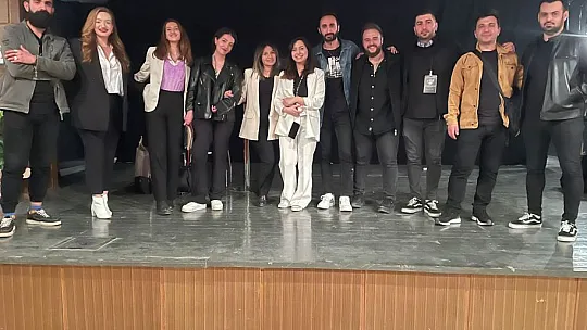 Elazığlı Tiyatro Severler Dikkat! Ödüllü Oyun İzleyiciyle Buluşuyor