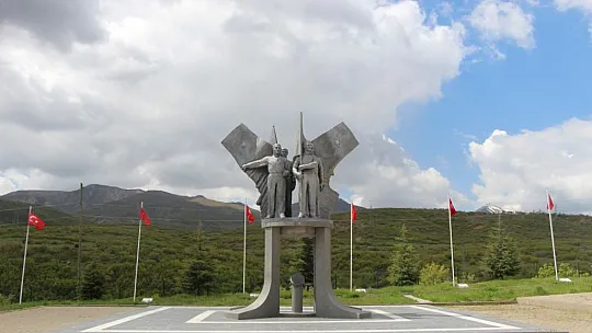 Elazığ-Bingöl Karayolu'nda Şehit Olan 33 Er...