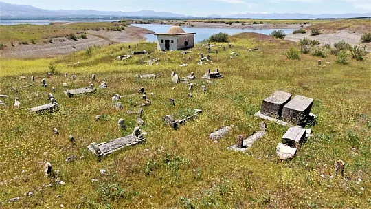 Elazığ'da Tarih ve Mirasın Buluştuğu Mezarlık