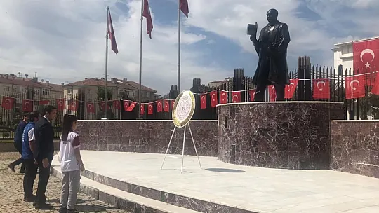 Elazığ, Atatürk'ü Anmaya Sabah Saatlerinde Başladı