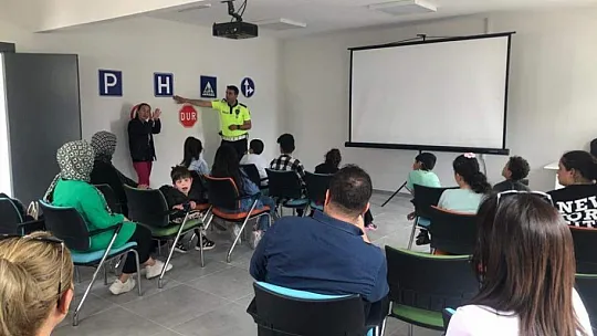 Elazığ'da İşitme Engelli Öğrencilere Trafik Eğitimi Verildi