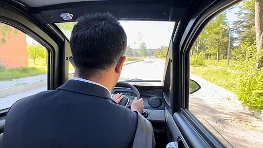 Elazığ'daki Mini Elektrikli Araç, Görenleri Kendine Hayran Bıraktı