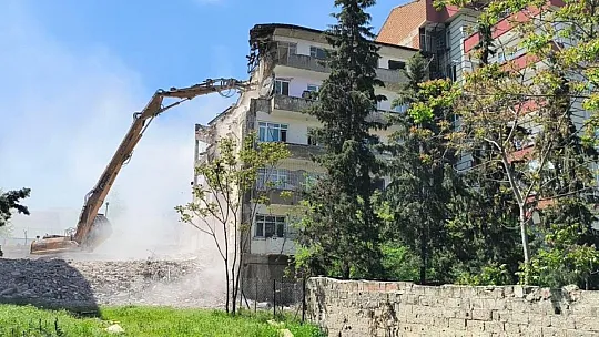 Malatya'da Bitmeyen Yıkım Çalışmaları