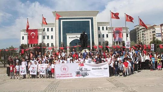 Elazığ, Atatürk'ü Anmaya Sabah Saatlerinde Başladı