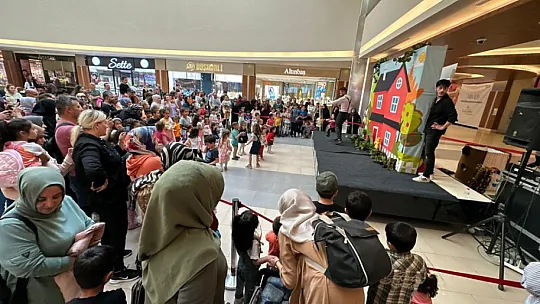 Malatya'da Depremzede Çocuklara Tiyatro Etkinliği