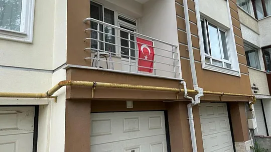 Türk Bayrağı'na ve Malatyalı Depremzedeye Çirkin Saldırı!