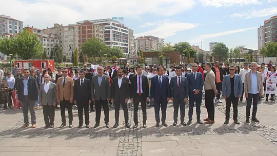 Elazığ, Atatürk'ü Anmaya Sabah Saatlerinde Başladı