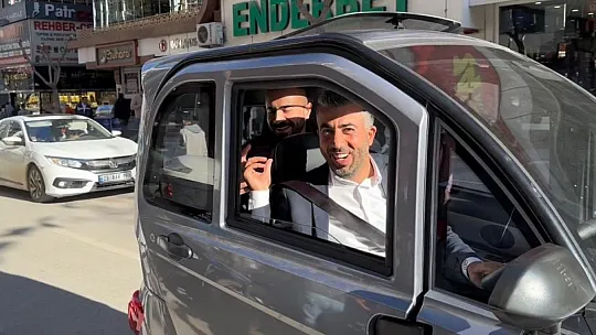 Elazığ'daki Mini Elektrikli Araç, Görenleri Kendine Hayran Bıraktı