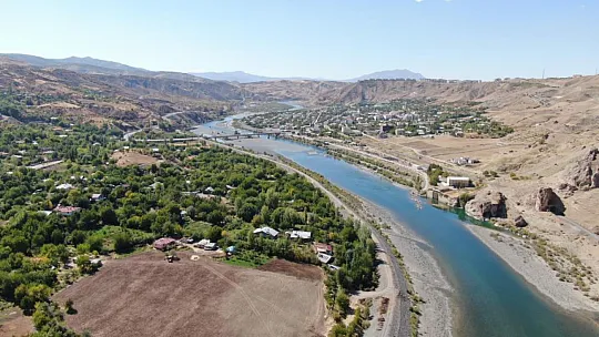Palu, Sezonun İlk Turistlerini Ağırladı