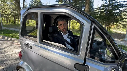 Elazığ'daki Mini Elektrikli Araç, Görenleri Kendine Hayran Bıraktı