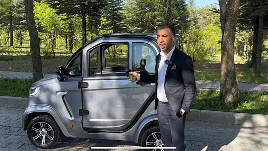 Elazığ'daki Mini Elektrikli Araç, Görenleri Kendine Hayran Bıraktı