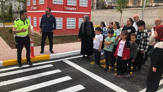 Elazığ'da İşitme Engelli Öğrencilere Trafik Eğitimi Verildi