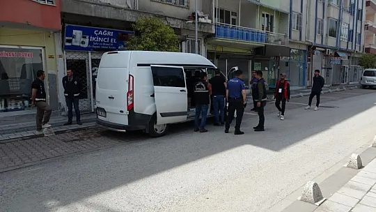 Haber Alınamıyordu, Çatı Katında Asılı Halde Bulundu