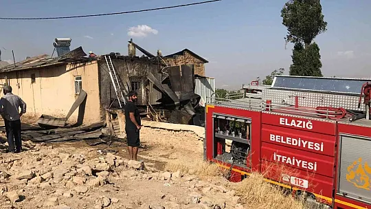 Açık hava sinemasında film izler gibi yangını izlediler