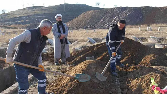 Ailesi cenazeyi kabul etmedi, zihinsel engelli kız kimsesizler mezarlığına defnedildi