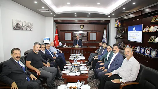 Ak Parti Genel Başkan Yardımcısı Dr. Ömer İleri Elazığ Belediyesi'ni Ziyaret Etti