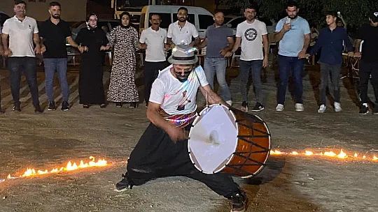 Böyle Davulcu Görülmedi, Tokmağın Sesini Ve Şovunu Duyan Geldi