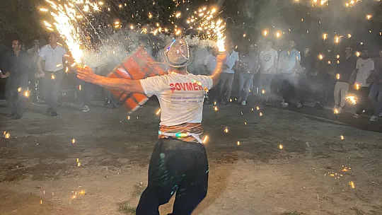Böyle Davulcu Görülmedi, Tokmağın Sesini Ve Şovunu Duyan Geldi