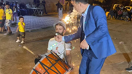 Böyle Davulcu Görülmedi, Tokmağın Sesini Ve Şovunu Duyan Geldi