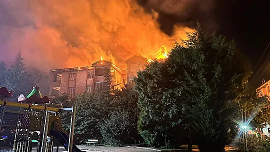 Elazığ'da Çatı Yangını