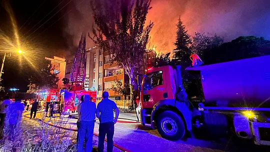 Elazığ'da 3 Saattir Süren Yangın Yoğun Uğraşlar Sonucu Söndürüldü!