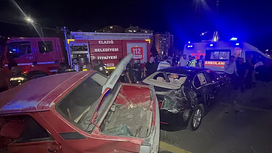Elazığ'da Feci Kaza Çok Sayıda Yaralı Var!