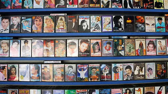 Diyarbakır'da 55 Yılda 40 Bin Albüm Biriktirdi
