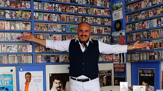 Diyarbakır'da 55 Yılda 40 Bin Albüm Biriktirdi