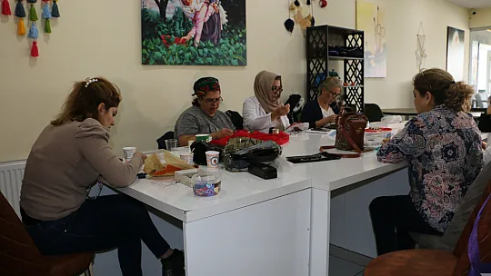 Hanımevi Millet Kıraathanesine Giden Kadınlardan Ev Ekonomisine Katkı