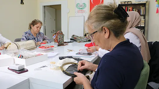 Hanımevi Millet Kıraathanesine Giden Kadınlardan Ev Ekonomisine Katkı