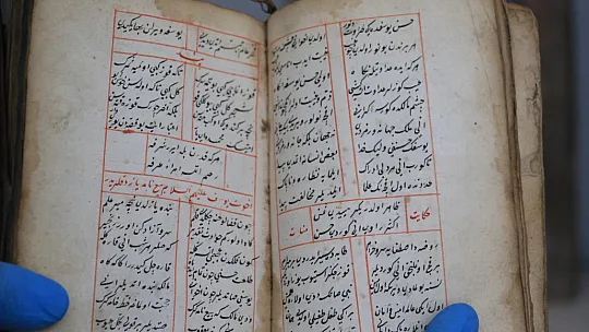 Genç Doçent Hayatını Tarihi El Yazması Eserlere Adadı