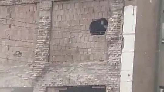 Hasarlı Binayı Yıkarken Sağlam Bina Zarar Gördü