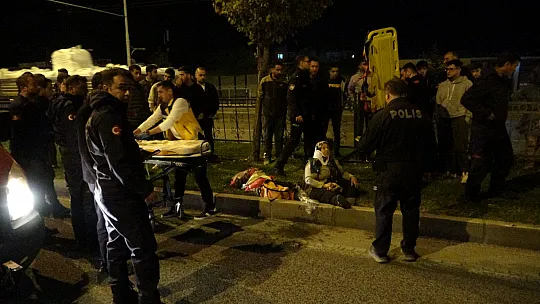 Otomobil Beton Pompa Aracı İle Refüj Arasına Sıkıştı