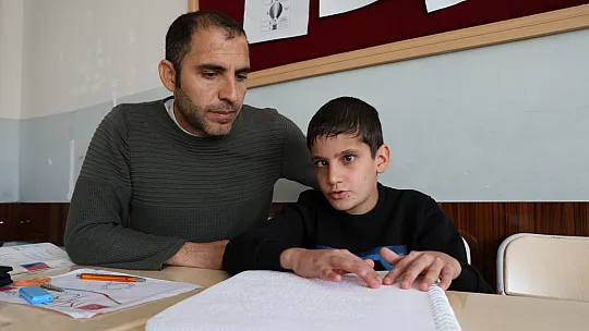 Görme Engelli Caner, Kırk Hadis Yarışmasında Birinci Oldu