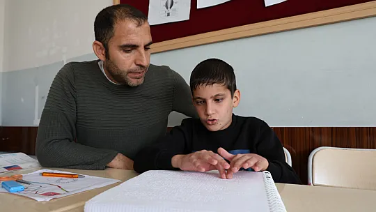 Görme Engelli Caner, Kırk Hadis Yarışmasında Birinci Oldu