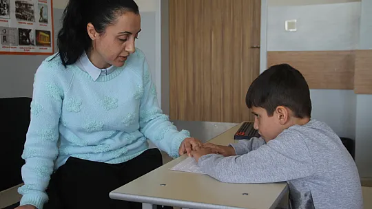 Görme Engelli Caner, Kırk Hadis Yarışmasında Birinci Oldu