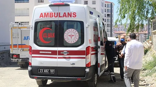 Elazığ'da toprak altında kalan 2 işçi kurtarıldı