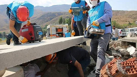 Elazığ Depreminin Merkez Üssünde Gerçeği Aratmayan Tatbikat